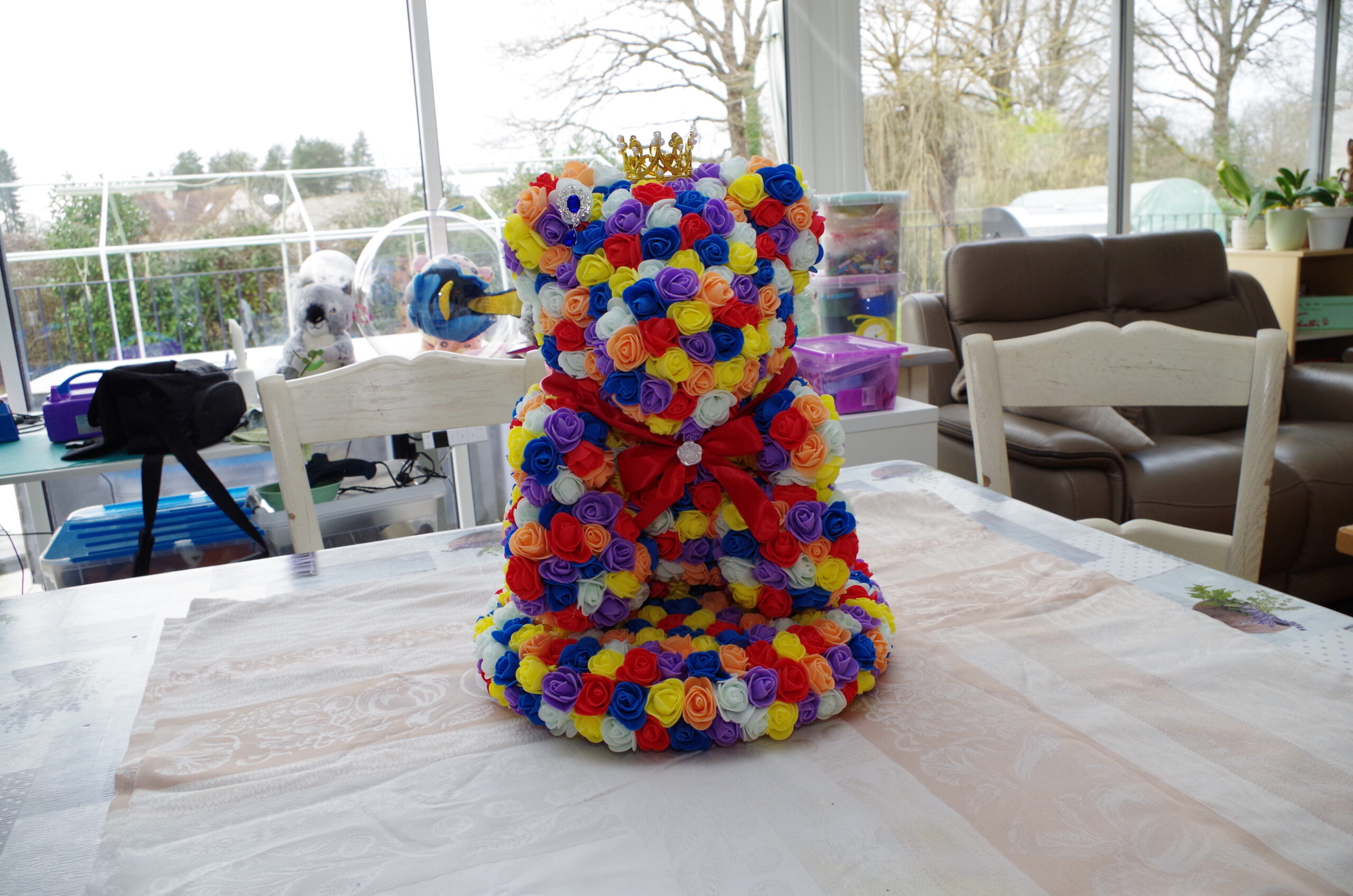 ours LGBT  avec son socle
